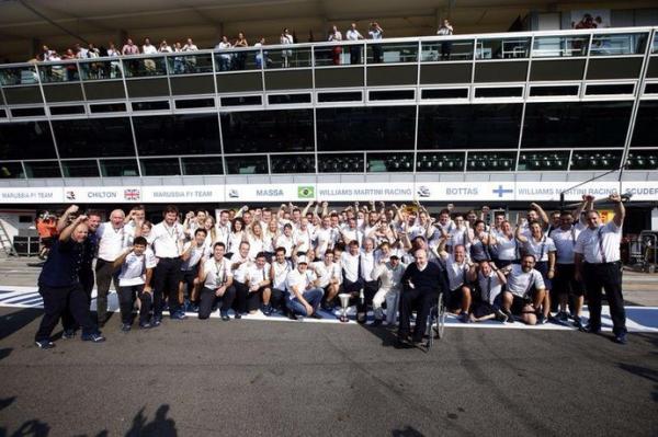 Equipe Williams comemora bom resultado de Felipe Massa e Valtteri Bottas no GP da Itália.(Imagem:Reprodução)