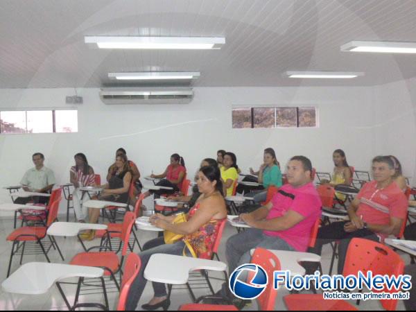 Cajueiro motos realiza treinamento sobre atendimento ao cliente.(Imagem:FlorianoNews)