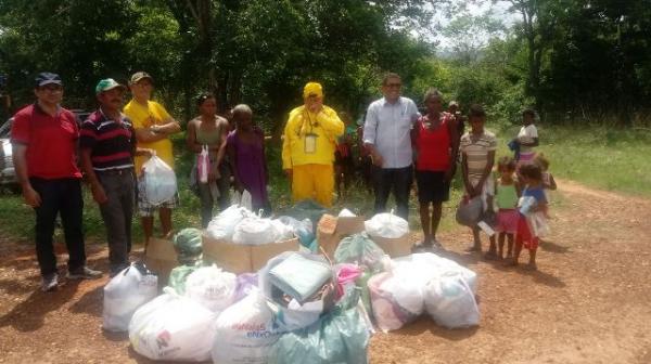 Projeto Amarelinho faz doação de roupas e cestas básicas em comunidades rurais de Floriano.(Imagem:FlorianoNews)