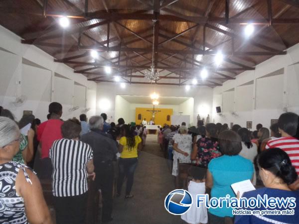 Amigos e familiares lotam igreja em missa de 7º dia de irmãos assassinados.(Imagem:FlorianoNews)
