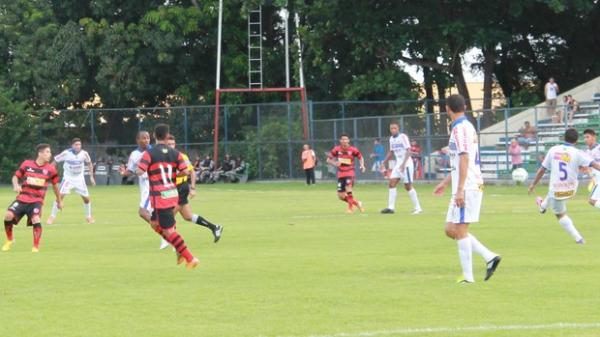 Flamengo-PI dominou o segundo tempo diante do Piauí.(Imagem:: Náyra Macedo/GLOBOESPORTE.COM)