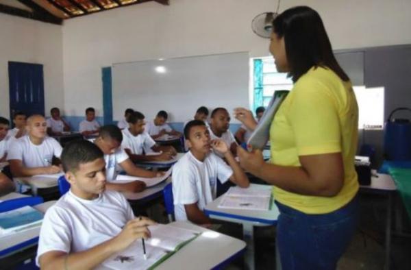 Detentos da Penitenciária Gonçalo de Castro Lima fazem revisão para o ENEM.(Imagem:PGCL)