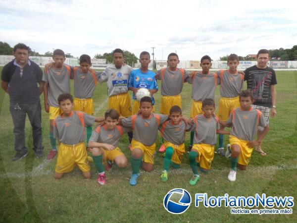 Jogo Solidário arrecada 100 kg de alimentos em prol da APAE de Floriano.(Imagem:FlorianoNews)