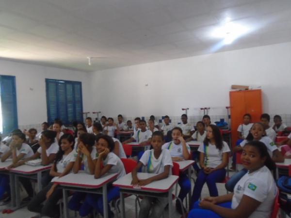 Escola Municipal Arêa Leão recebe palestra da Eletrobrás sobre eficiência energética.(Imagem:FlorianoNews)