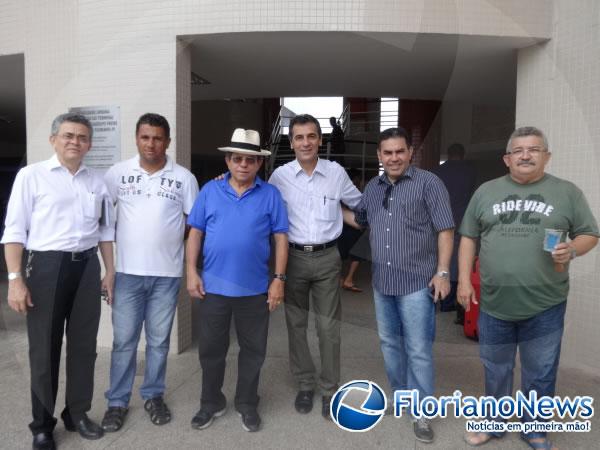 Avelino Neiva inspeciona andamento de obras de urbanização em Floriano.(Imagem:FlorianoNews)