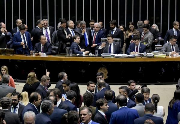 Deputados e senadores reunidos no plenário da Câmara em sessão conjunta, em dezembro de 2019(Imagem:Waldemir Barreto/Agência Senado)