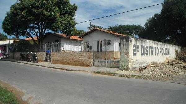 Antigo prédio do 2º DP passa por revitalização para sediar o Corpo de Bombeiros de Floriano.(Imagem:FlorianoNews)