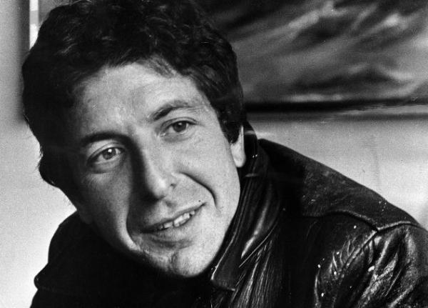 Leonard Cohen durante entrevista em Estocolmo, na Suécia, em abril de 1972.(Imagem:Lars Olsson/DN/TT/AFP)