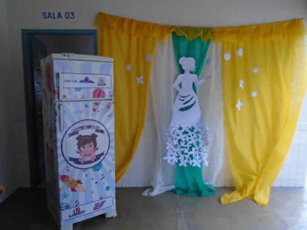 Escolas de Floriano recebem geladeiras literárias do projeto Fome de Leitura(Imagem:FlorianoNews)