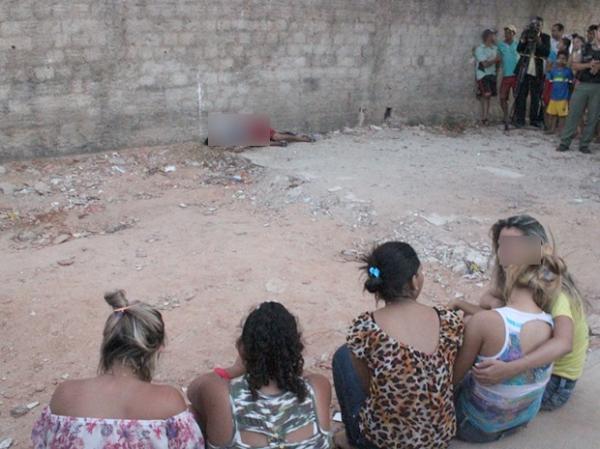 Família da vítima lamentou morte de jovem no bairro São Joaquim, em Teresina.(Imagem:Gil Oliveira/ G1 PI)
