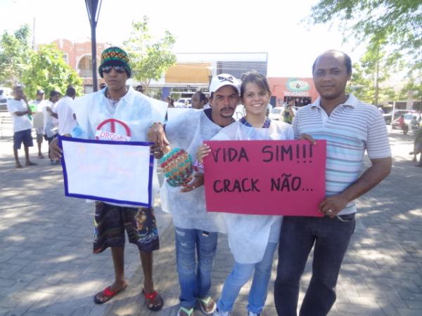 Caminhada lembra o Dia Internacional de Combate às Drogas em Floriano.(Imagem:FlorianoNews)