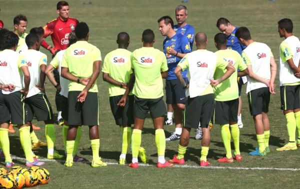 Com um grupo semelhante ao da Copa, Dunga tem a missão de recuperar a credibilidade e a confiança da Seleção.(Imagem:Bruno Domingos / Mowa press)