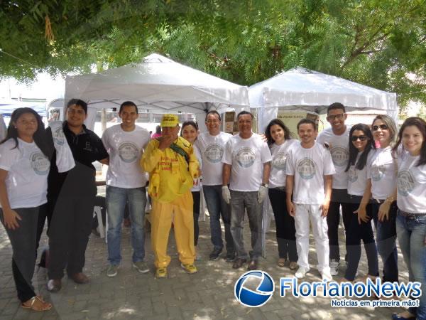 Equipe faz ação social no centro de Floriano.(Imagem:FlorianoNews)