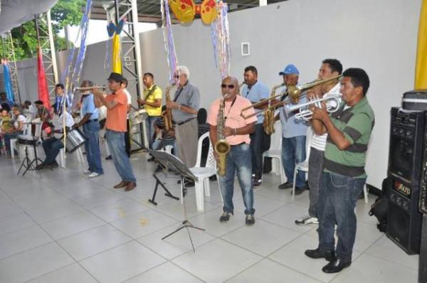 Idosos de Floriano se divertem no Carnaval da Terceira Idade.(Imagem:SECOM)