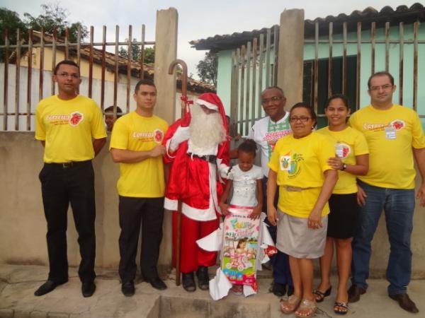 Papai Noel dos Correios iniciou entrega de presentes.(Imagem:FlorianoNews)