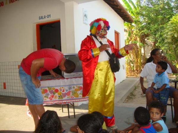 Uma brincadeira com os pequenos na escola Camara Junior(Imagem:redação)