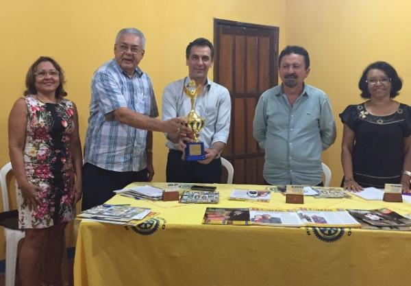 Rotary homenageia Prefeito Gilberto Júnior por parcerias durante o ano.(Imagem:Secom)