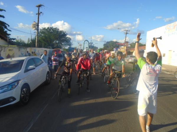 Atletas participam de mais uma edição da Corrida Ciclística do Pequi.(Imagem:FlorianoNews)