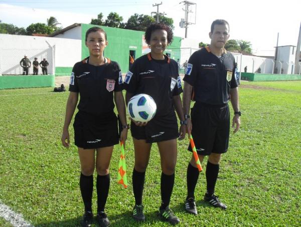 Izaura Sousa e Silva (esquerda) atuando pela Copa do Brasil de Futebol Feminino.(Imagem:Divulgação)