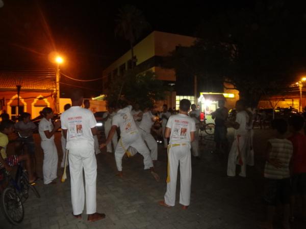 Grupo ?Abadá Capoeira? se apresentou neste domingo no centro de Floriano.(Imagem:FlorianoNews)