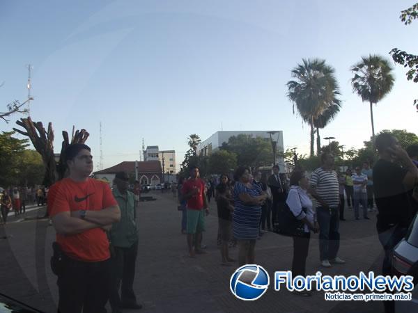 Magistrados, familiares e amigos se despedem do Promotor Edimar Piauilino.(Imagem:FlorianoNews)