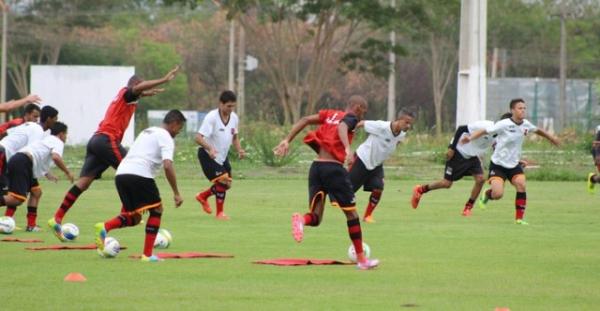 A manhã nublada no campo do CFAP foi palco para o treino da equipe do Fla-PI.(Imagem:Abdias Bideh)