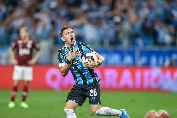 Em 6 minutos em campo, atacante faz o gol e mantém time vivo para o confronto de volta.(Imagem:Lucas Uebel / Grêmio, DVG)