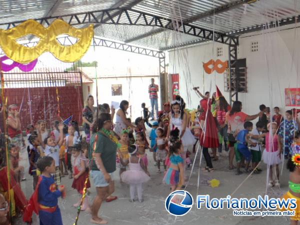 Estudantes participam de bailes carnavalescos em Floriano.(Imagem:FlorianoNews)