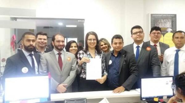 Advogada registra chapa para concorrer às eleições da Subseção da OAB de Floriano.(Imagem:Arquivo pessoal)