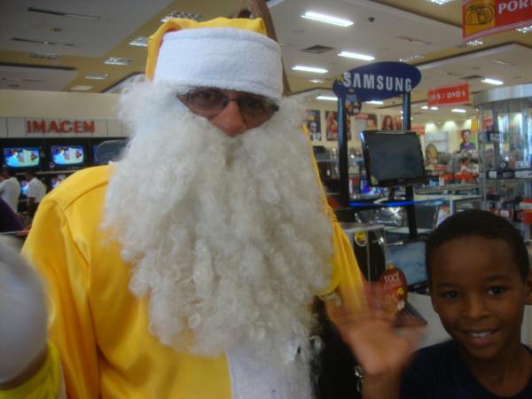 Papai Noel Amarelo(Imagem:redaçao)