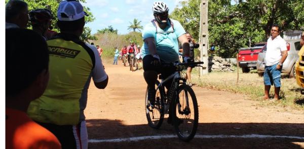 Assis recebe aplausos do público ao completar 18km.(Imagem:Josiel Martins)