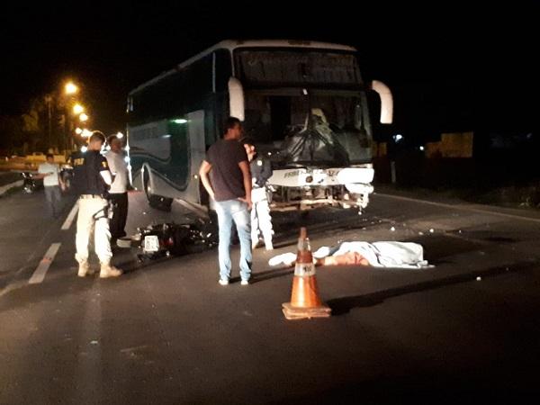 Motociclista tem morte imediata ao colidir contra ônibus em Floriano.(Imagem:Jc24horas)