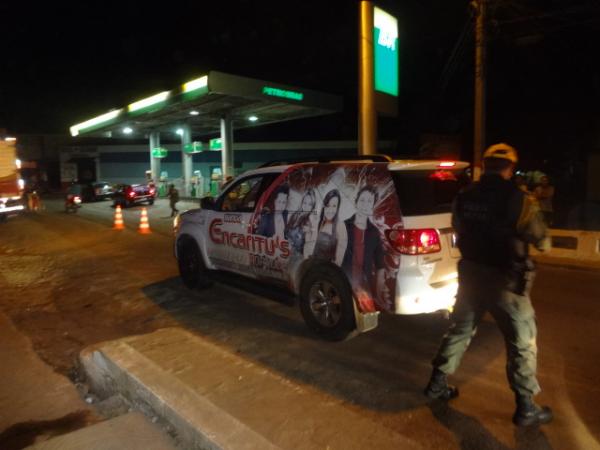 Polícia Militar realizou blitz no centro de Floriano.(Imagem:FlorianoNews)