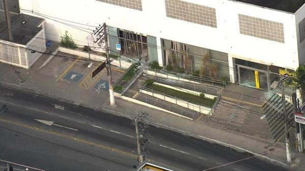 Agência bancária é destruída durante tentativa de assalto na Zona Sul(Imagem:ReproduçãoTV Globo)