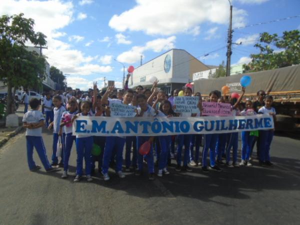 Ato do Projeto Quebrando Silêncio diz ?não? ao abuso sexual em Floriano. (Imagem:FlorianoNews)