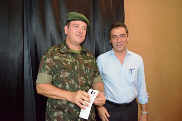 Prefeito Gilberto Júnior participa de solenidade da Junta Militar.(Imagem:Waldemir Miranda)