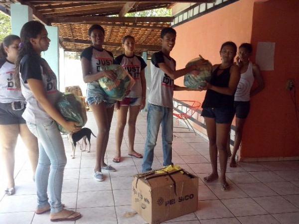 Alunos da Unidade Escolar Bucar Neto realizam ação social na Casa Dorca.(Imagem:ASCOM)