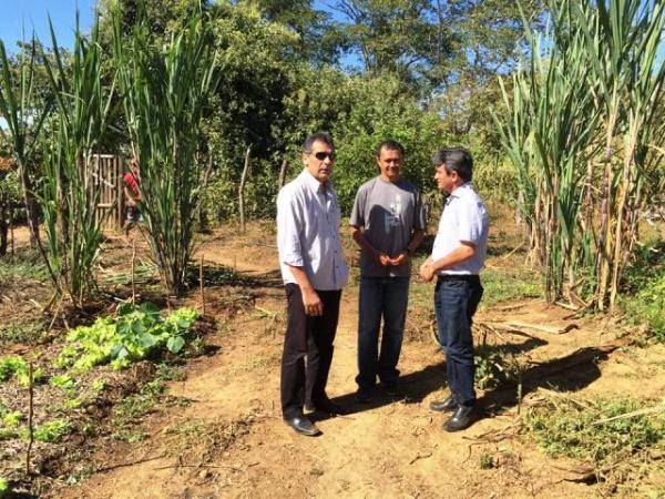 Prefeito Gilberto visita família contemplada pelo Projeto PAIS.(Imagem:Secom)