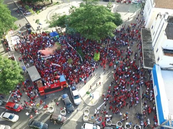 Imagem aérea da manifestação em Teresina.(Imagem:Magno Bonfim/TV Clube)