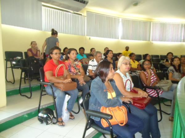 Educadores participam de assembleia geral do SINTE em Floriano.(Imagem:FlorianoNews)