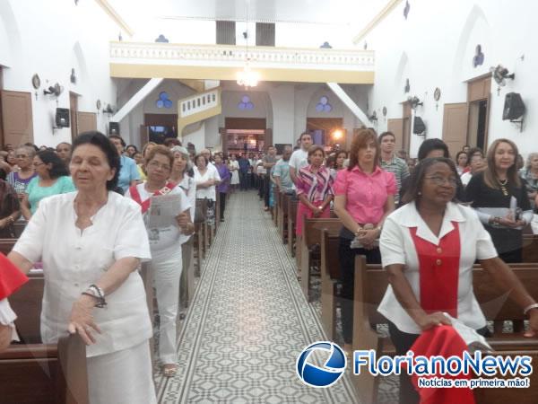 Católicos florianenses participaram da Ação Litúrgica da Paixão do Senhor.(Imagem:FlorianoNews)