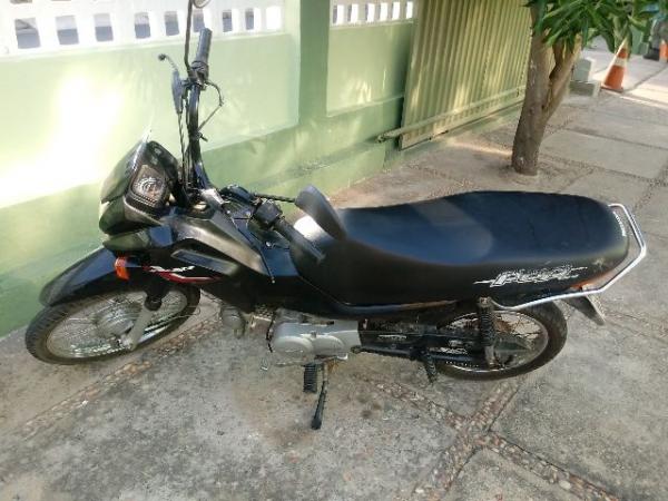 Moto é encontrada em estado de abandono no bairro Alto da Cruz.(Imagem:FlorianoNews)