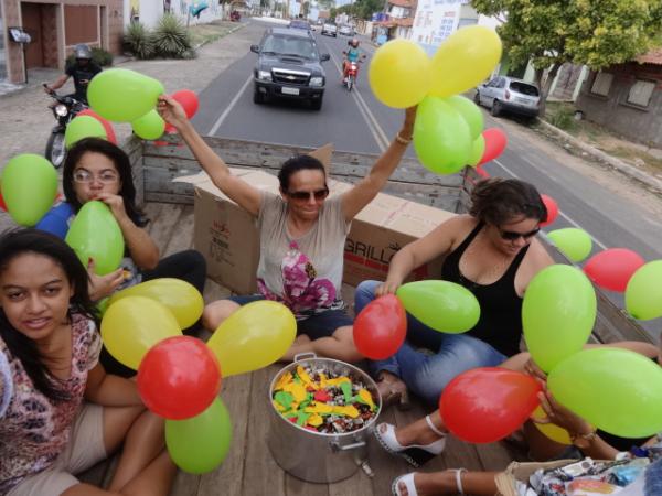 Palhaço Carrapeta enche à tarde de alegria em alusão ao Dia das Crianças.(Imagem:FlorianoNews)