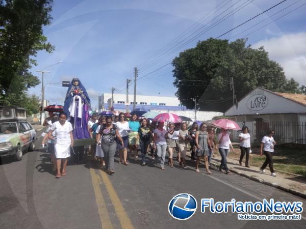 Mulheres unem suas dores às de Maria na Procissão das Dores.(Imagem:FlorianoNews)