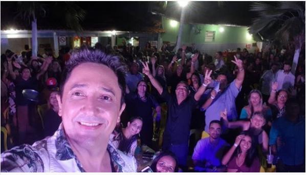 Tom Cleber faz show em Floriano e embala corações apaixonados.(Imagem:FlorianoNews)
