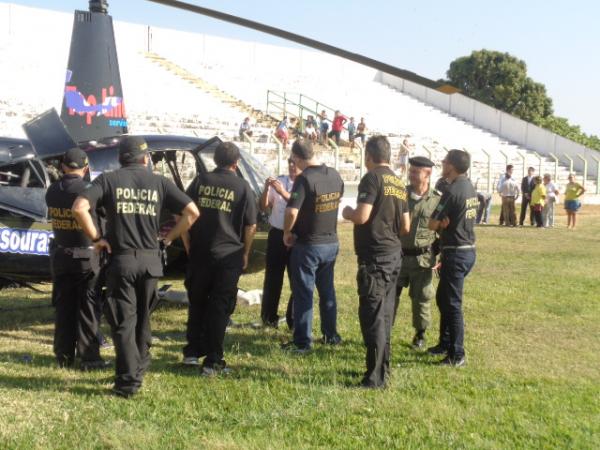 Polícia apura pouso de helicóptero no Estádio Tiberão, em Floriano.(Imagem:FlorianoNews)