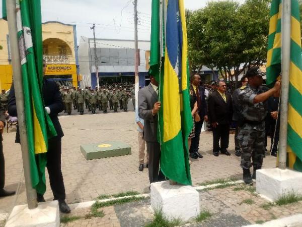 Polícia Militar realiza cerimônia em comemoração ao Dia da Bandeira em Floriano.(Imagem:FlorianoNews)