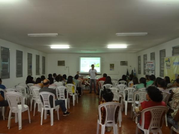 Educadores participam de capacitação sobre o uso consciente de energia elétrica.(Imagem:FlorianoNews)