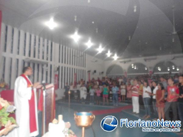 Solenidade de Pentecostes reuniu centenas de fieis em Floriano.(Imagem:FlorianoNews)