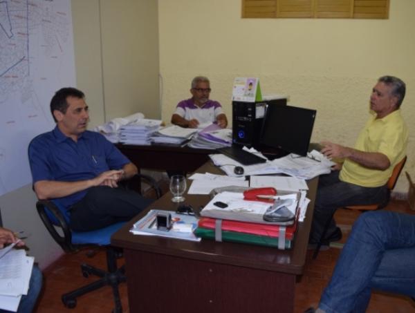 Prefeito Gilberto Júnior participa de reunião na Seinfra.(Imagem:Waldemir Miranda)